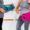 Mujeres llevando esterillas de pilates